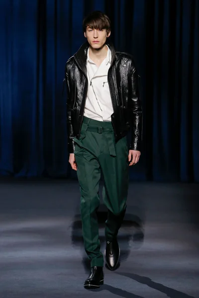 Look 30